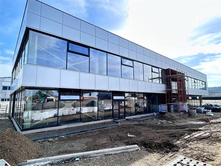 Spațiu comercial, de 638.40997314453 mp, în Tomești