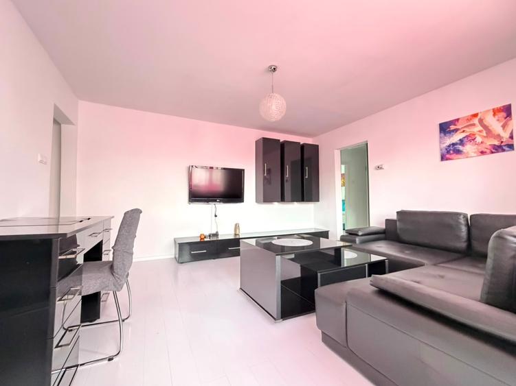 Apartament cu 3 camere decomandat în Girocului