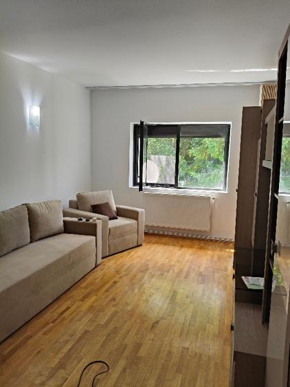 Apartament cu 3 camere decomandat în Clăbucet