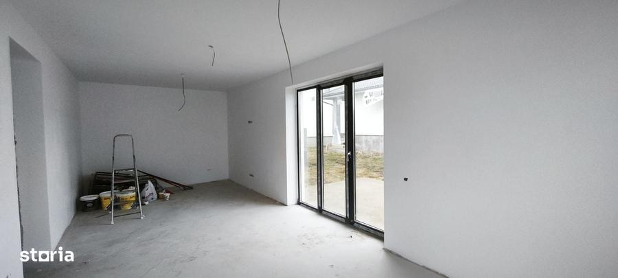 Casă cu 4 camere în Corunca