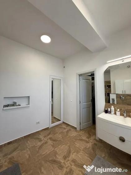 Casă cu 4 camere cu Teren 227 Mp în Central