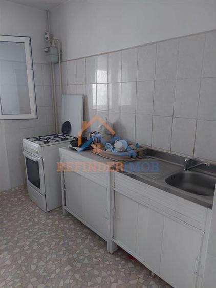 Apartament cu 3 camere decomandat în Rahova