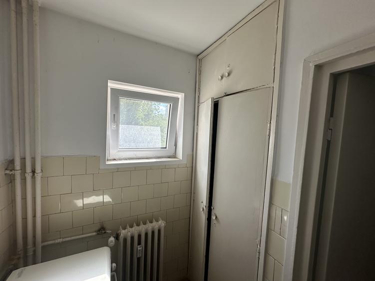 Apartament cu 2 camere semidecomandat, mobilat în Berceni