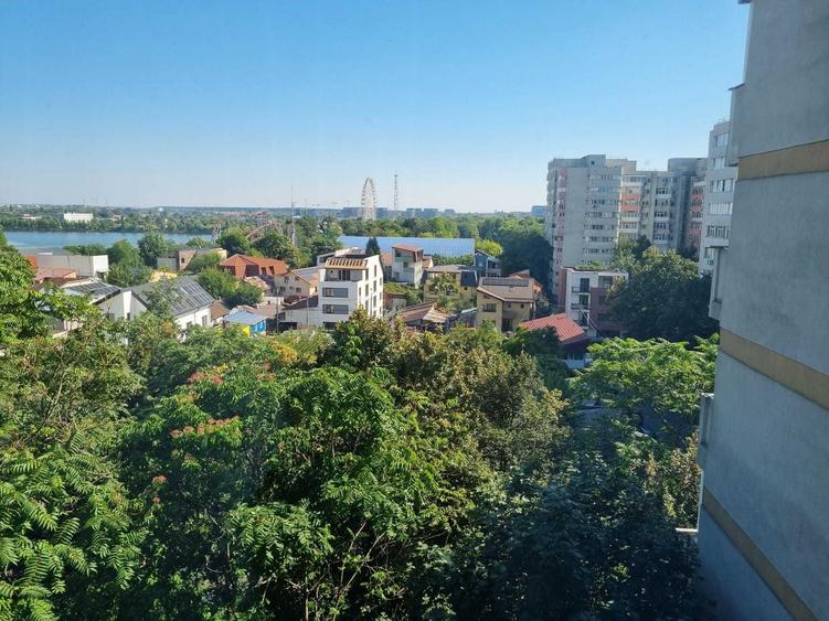 Apartament cu 4 camere decomandat în Lacul Tei