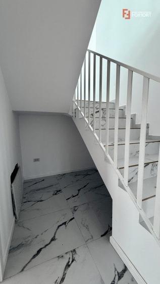 Duplex cu 4 camere cu Canalizare în Remetea Mare