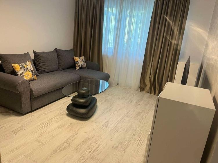 Apartament cu 2 camere semidecomandat în Calea București