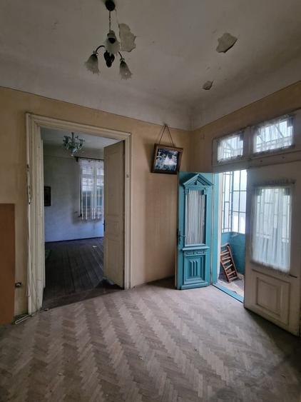 Casă cu 9 camere cu Teren 413 Mp în Parcul Carol