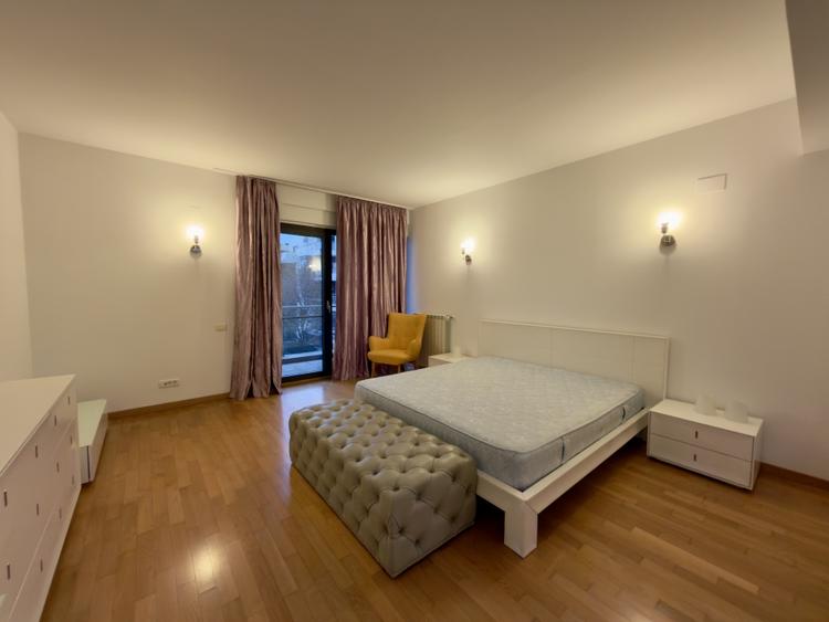 Apartament cu 5 camere decomandat, mobilat în Dorobanți