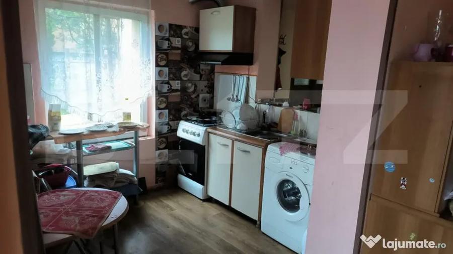 Casă cu 7 camere cu Teren 375 Mp în Central