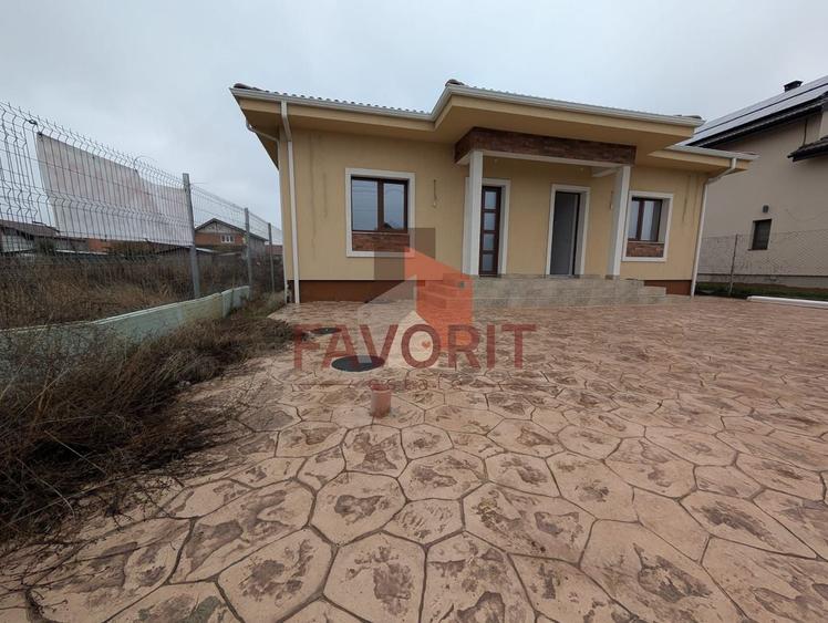 Duplex cu 3 camere cu Canalizare în Sânandrei