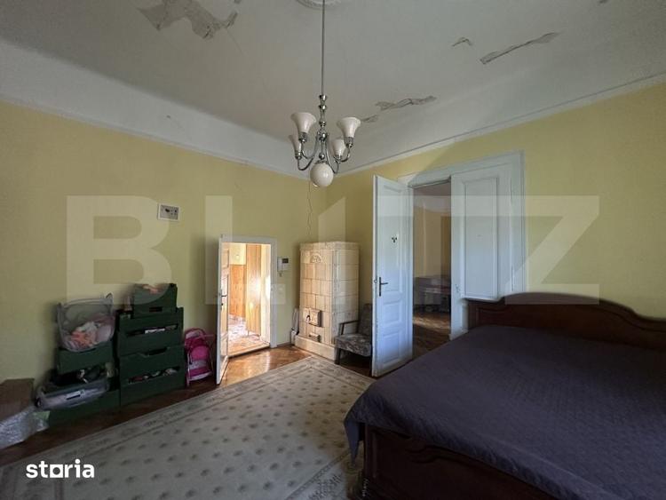 Casă cu 5 camere decomandat cu Teren 311 Mp în Central