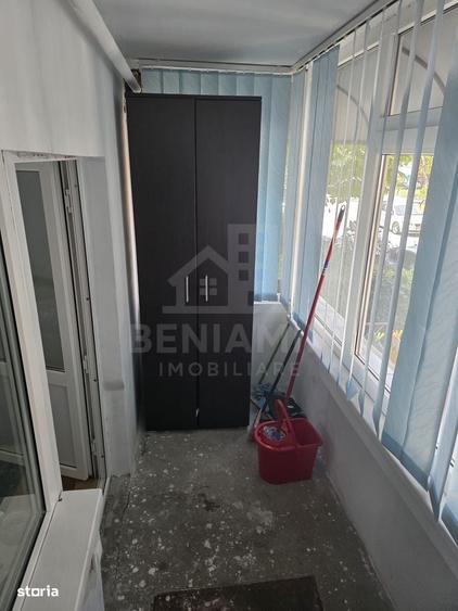 Apartament cu 2 camere semidecomandat în Craiovița Nouă