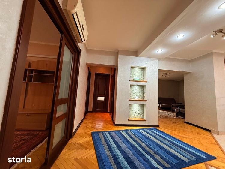 Apartament cu 4 camere decomandat în Central