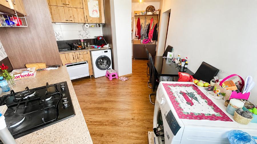 Apartament cu 3 camere semidecomandat, mobilat în Pantelimon
