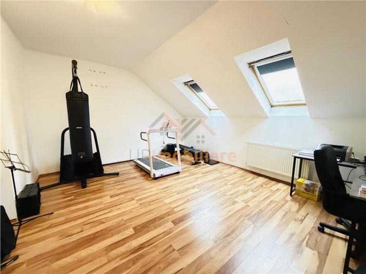 Apartament cu 3 camere decomandat în Paleu