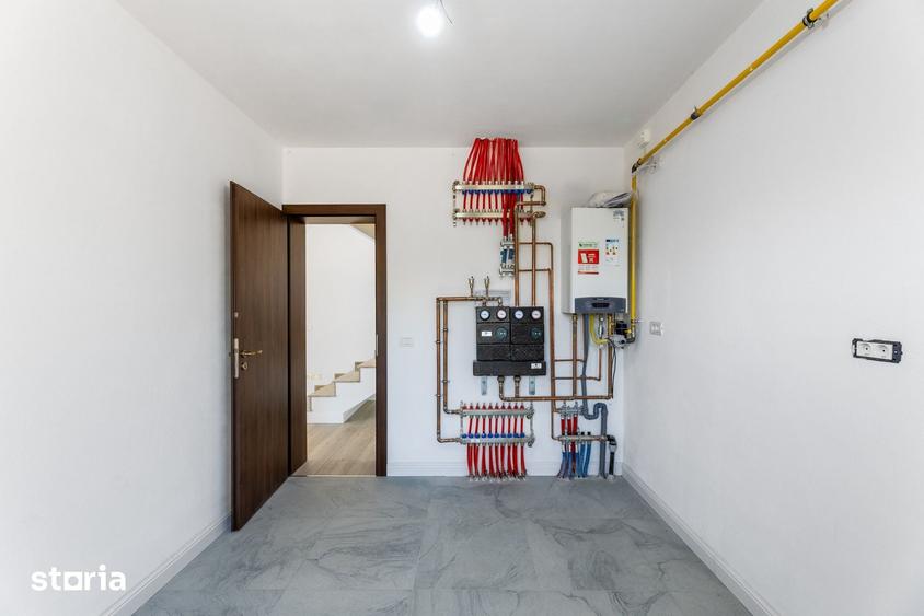 Casă cu 5 camere cu Teren 683 Mp în Central