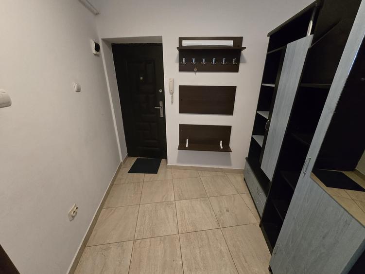 Apartament cu 2 camere decomandat în Nicolina
