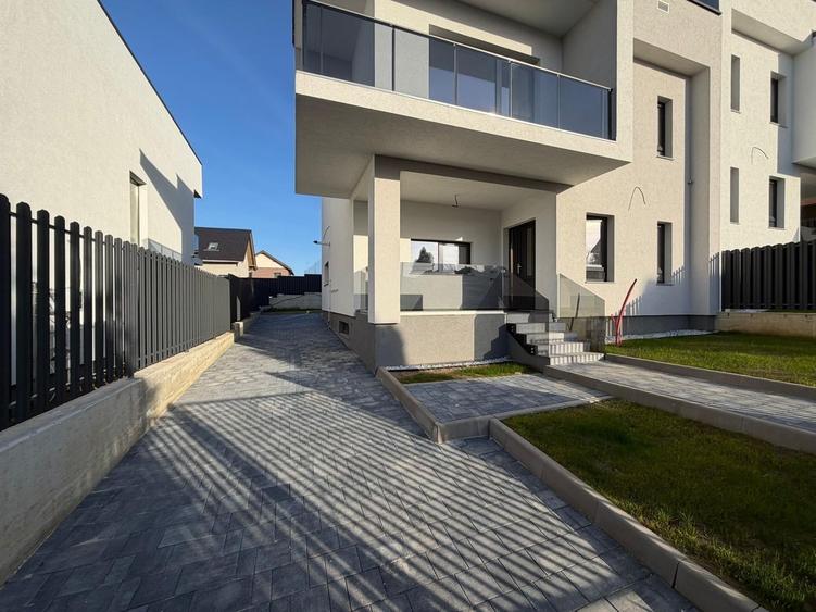 Duplex cu 4 camere cu Canalizare în Dezmir