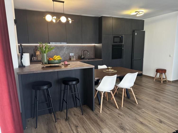 Apartament cu 3 camere decomandat în Cetate