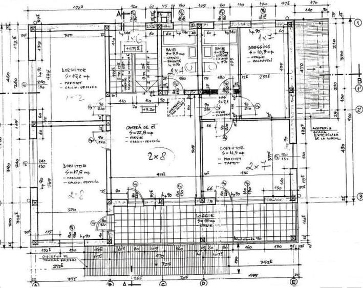 Casă cu 10 camere cu Teren 437 Mp în Central