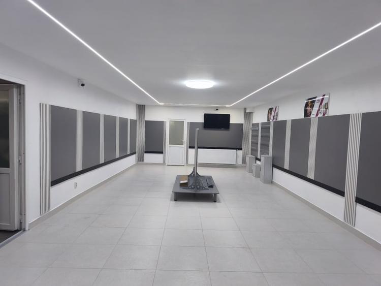 Spațiu comercial, de 267.39999389648 mp, în Florești