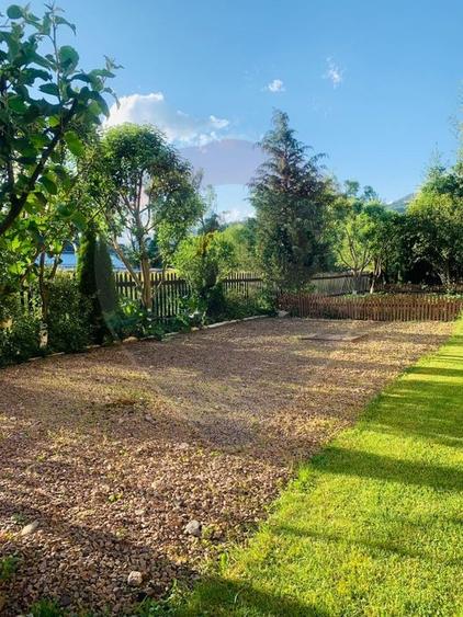 Casă individuală cu 15 camere cu Teren 861 Mp în Central