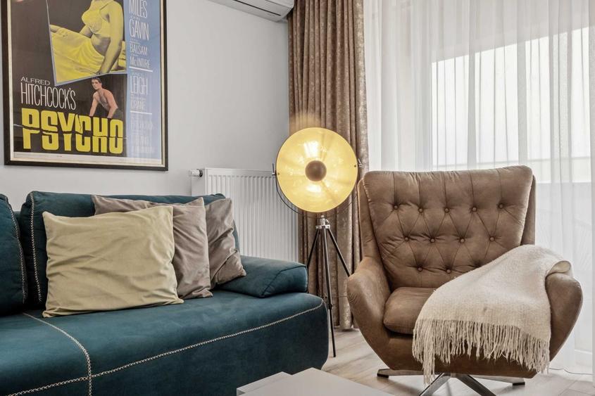 Apartament cu 4 camere decomandat în Central