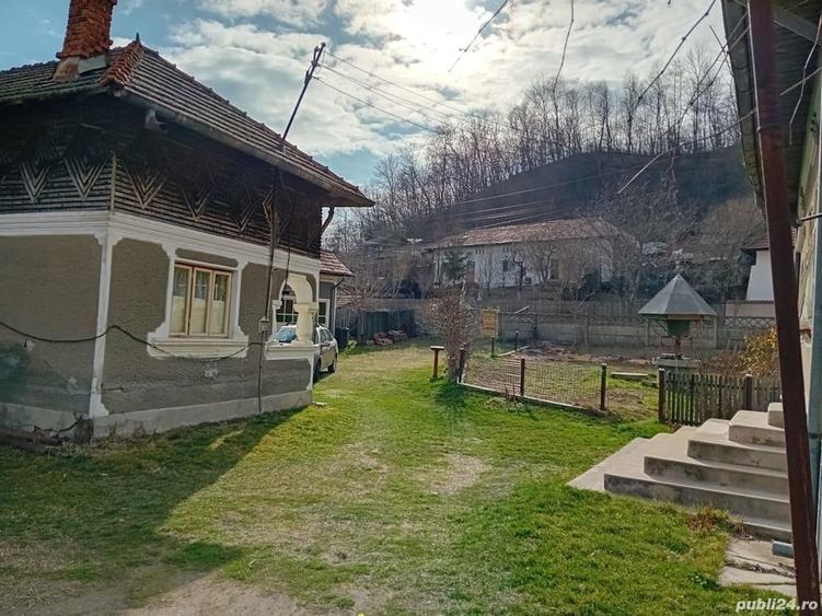 Casă cu 6 camere în Căprioru