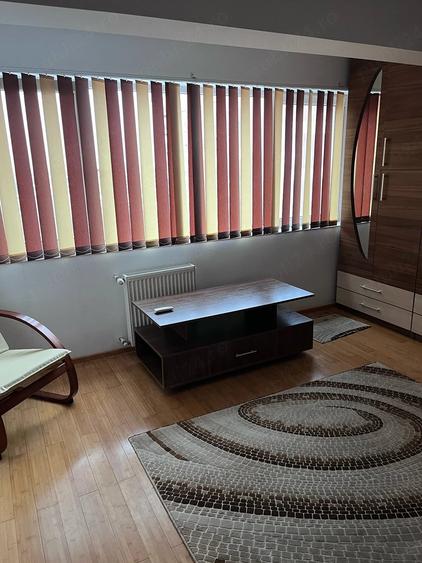 Garsonieră decomandată în Central