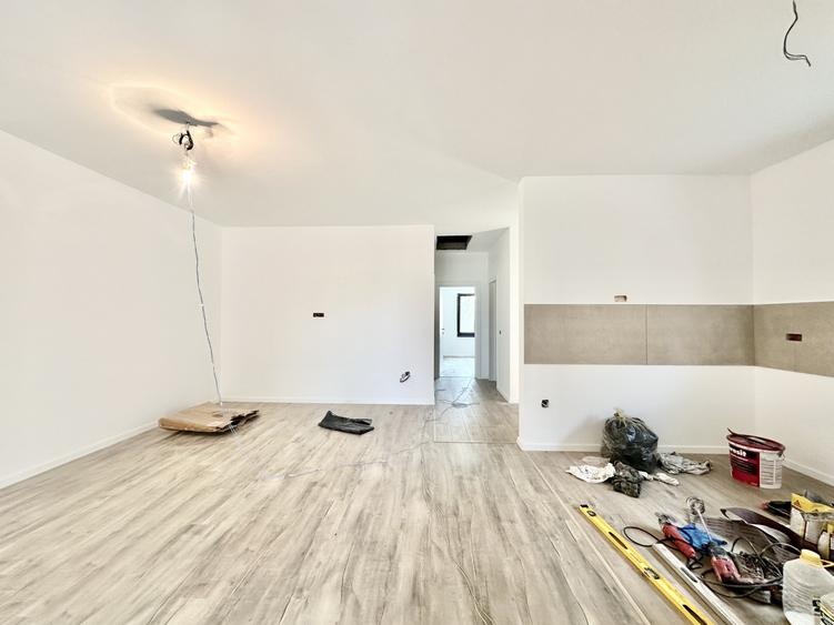 Duplex cu 3 camere cu Canalizare în Albina