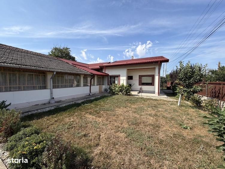 Casă cu 4 camere cu Teren 817 Mp în Herăști