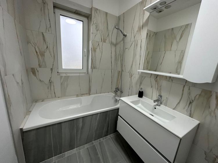 Apartament cu 3 camere decomandat în Aradului