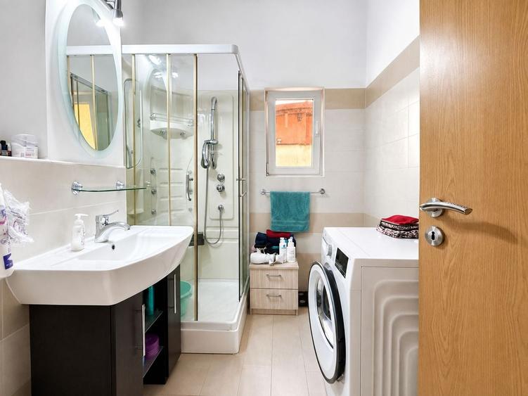 Apartament cu 3 camere, mobilat în Aradului