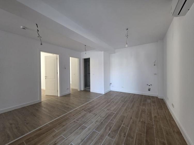 Apartament cu 3 camere decomandat, mobilat în P-ța Universității