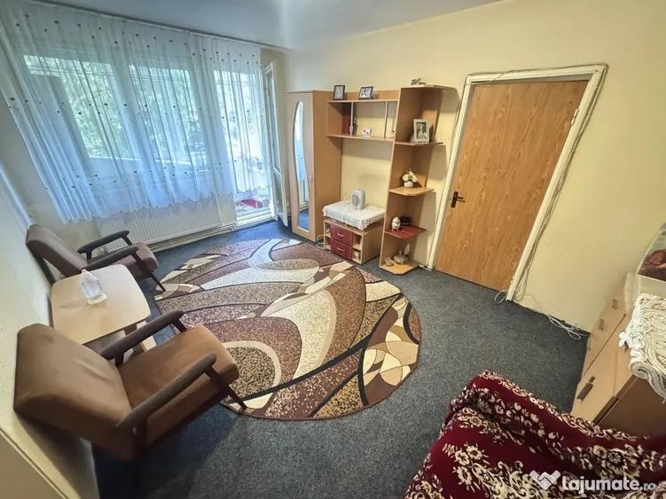 Apartament cu 3 camere semidecomandat în Tomis Nord