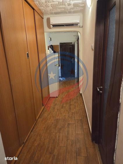 Apartament cu 3 camere decomandat în Rovine