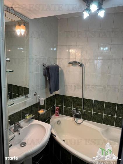 Apartament cu 3 camere semidecomandat, mobilat în Centrul Civic