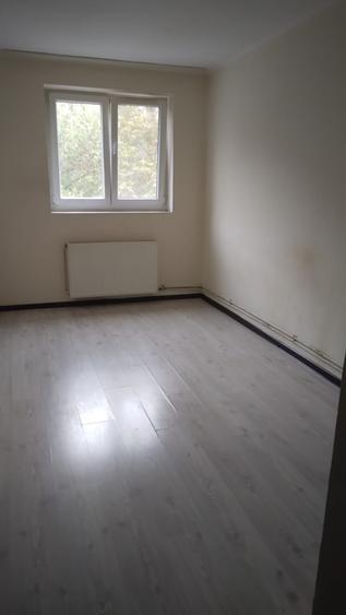 Apartament cu 3 camere decomandat, mobilat în Vitan Mall