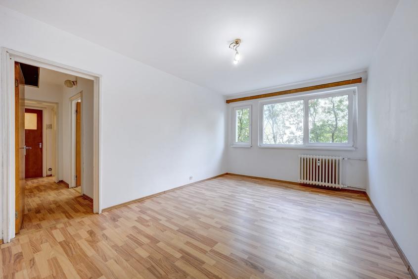 Apartament cu 3 camere semidecomandat în Titan