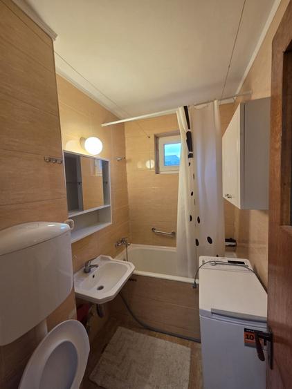 Apartament cu 3 camere în Drumul Taberei