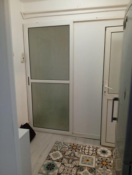 Apartament cu 2 camere semidecomandat în Craiovița Nouă