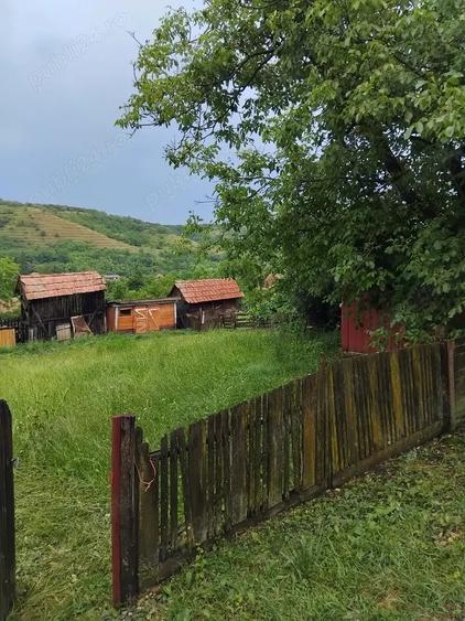 Casă cu 2 camere cu Teren 3300 Mp în Răzoare
