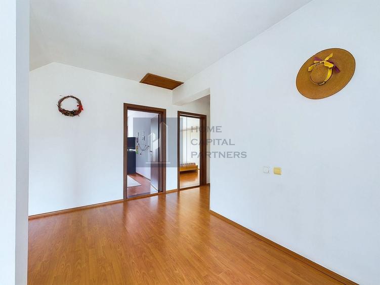 Casă individuală cu 6 camere cu Canalizare în Central
