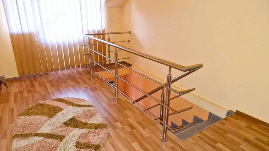 Casă cu 5 camere cu Teren 1500 Mp în Turia