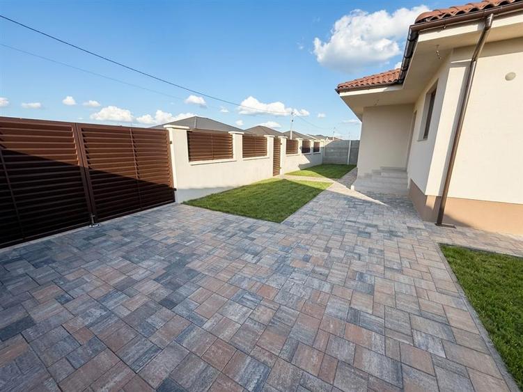 Casă cu 4 camere cu Teren 500 Mp în Sântandrei