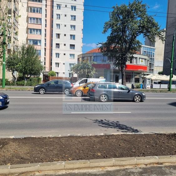 Apartament cu 3 camere semidecomandat în Vlahuță