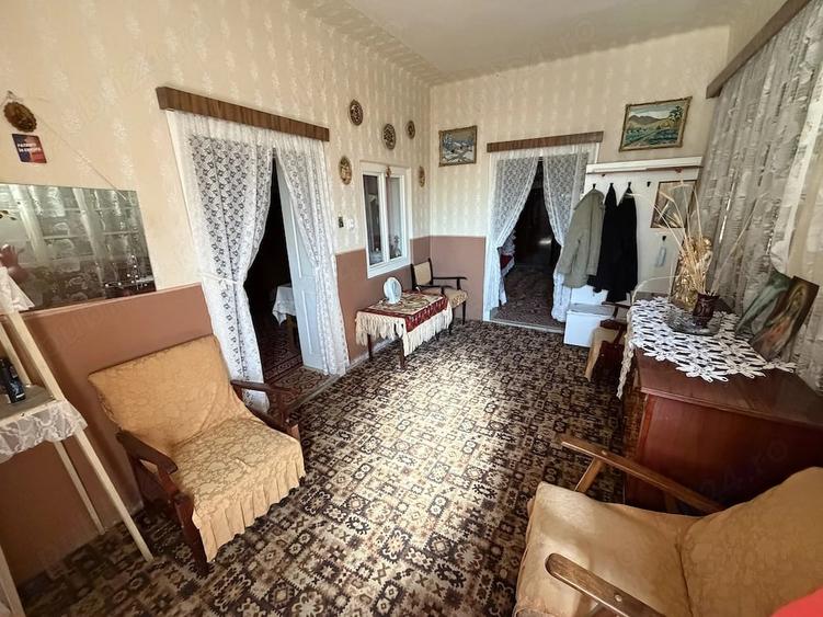Casă cu 3 camere cu Teren 2200 Mp în Medieșu Aurit