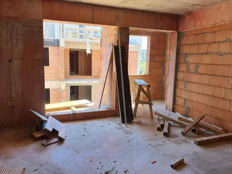 Apartament cu 3 camere decomandat în Theodor Pallady