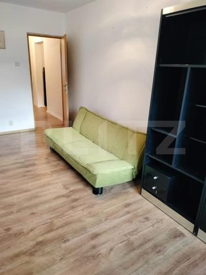 Apartament cu 3 camere decomandat, mobilat în Piața Centrală