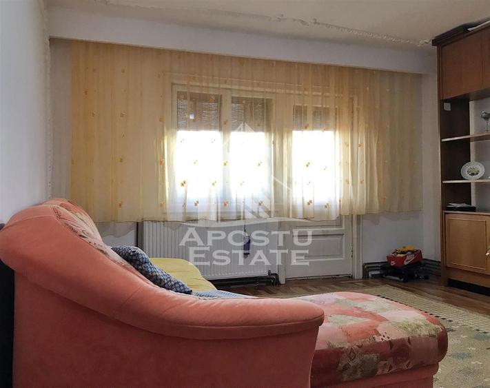 Apartament cu 3 camere decomandat, mobilat în Girocului